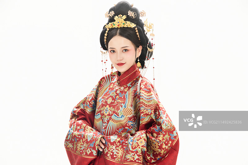 白色背景下穿着中国明朝明制汉服服饰的少女图片素材