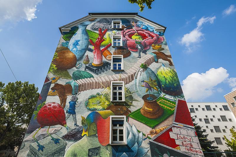 西班牙街頭藝術家Liqen涂鴉的房屋立面，位于德國巴伐利亞，慕尼黑，上巴伐利亞，達豪厄大街，El Gabinete de las curiosidades圖片素材