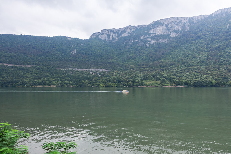 多瑙河全景。羅馬尼亞和塞爾維亞之間的邊界。攝影圖片