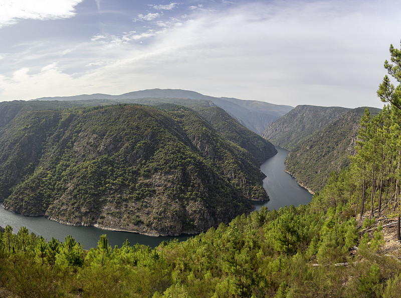 西里峽谷的景色，西班牙加利西亞Ribeira Sacra的鳥瞰圖。攝影圖片