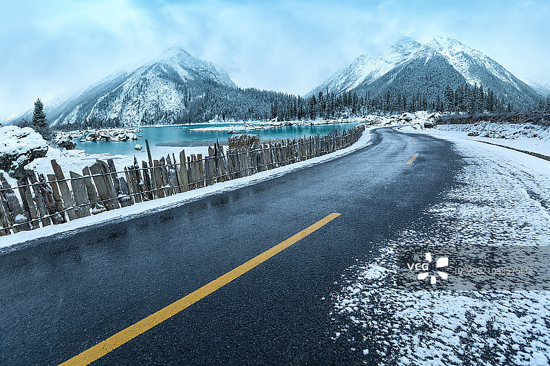 雪地公路图片素材