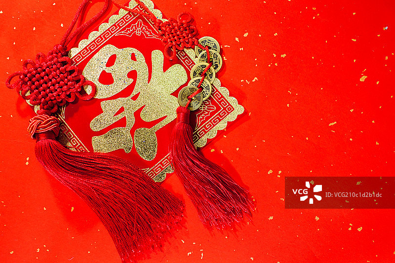 春节金色福字和红色如意结图片素材