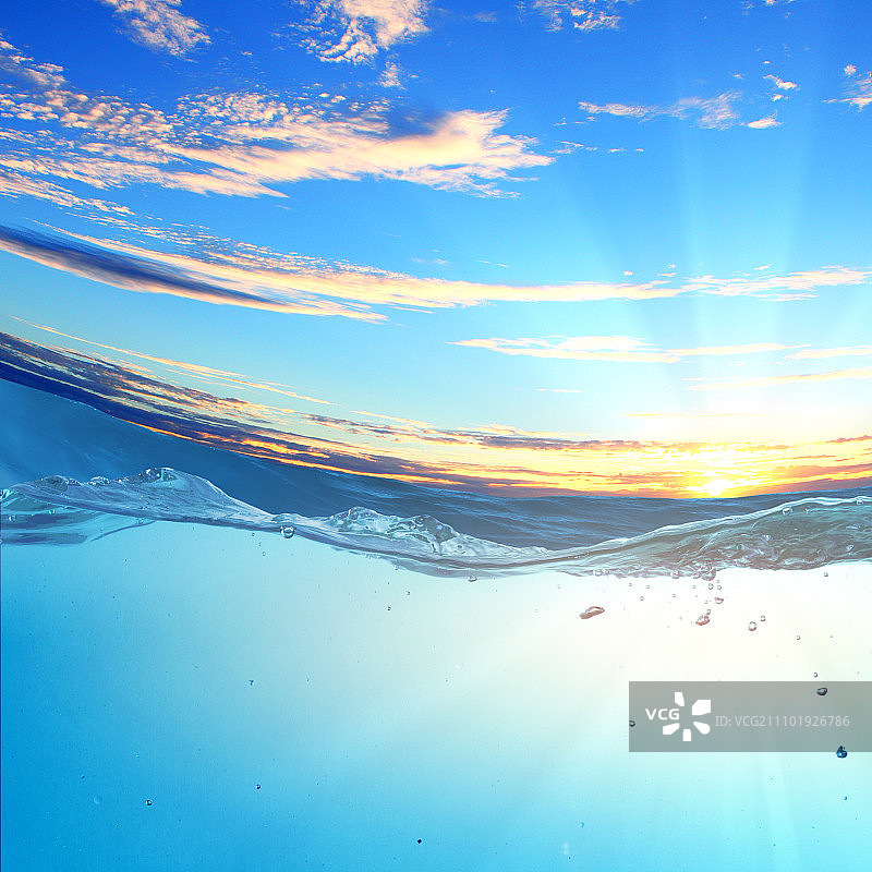 日落海景。设计模板，水下部分和日落天窗被水线分开图片素材