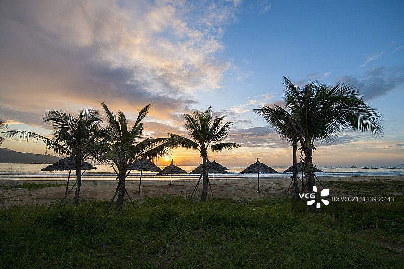 日出时的岘港海滩图片素材