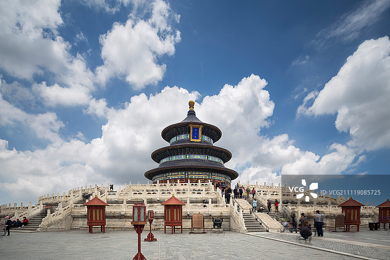 北京旅游目的地 蓝天白云下的天坛祈年殿图片素材