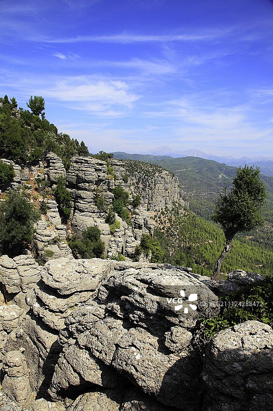土耳其皮西迪亚塞尔格喀斯特岩层的高架景观图片素材