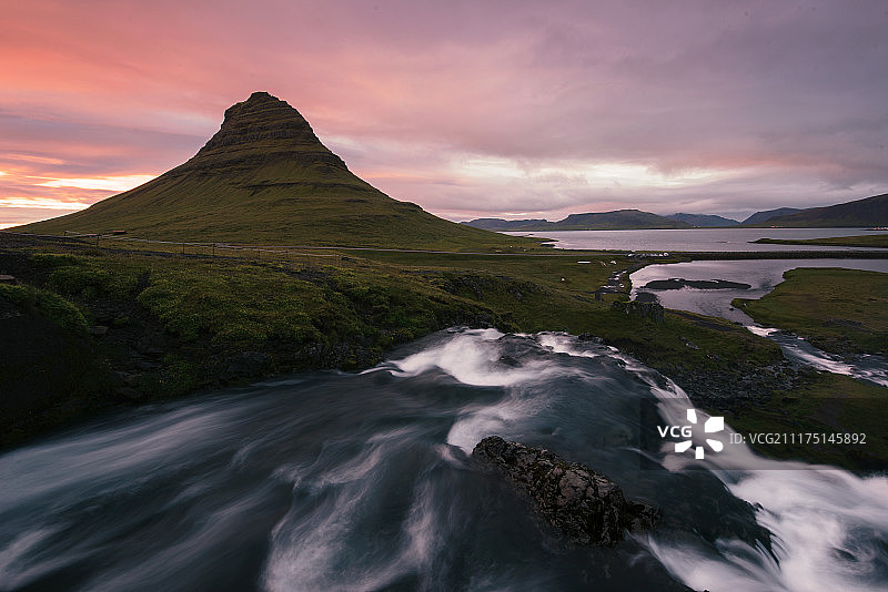 冰岛斯奈山半岛教堂山风光图片素材