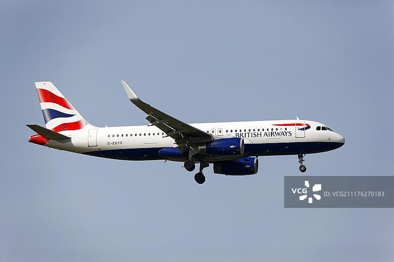 英国航空公司的空客A320-232在欧洲德国上巴伐利亚慕尼黑的弗朗茨约瑟夫施特劳斯机场着陆着陆图片素材