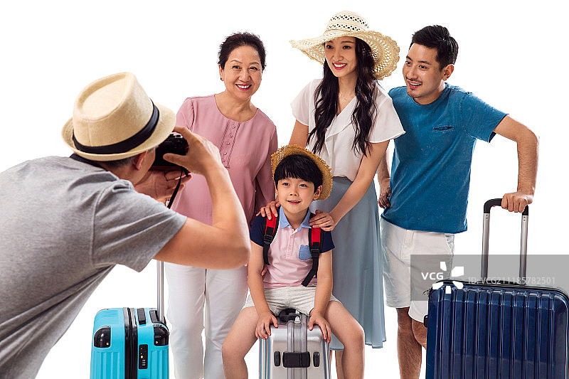 幸福的三代家庭旅行图片素材