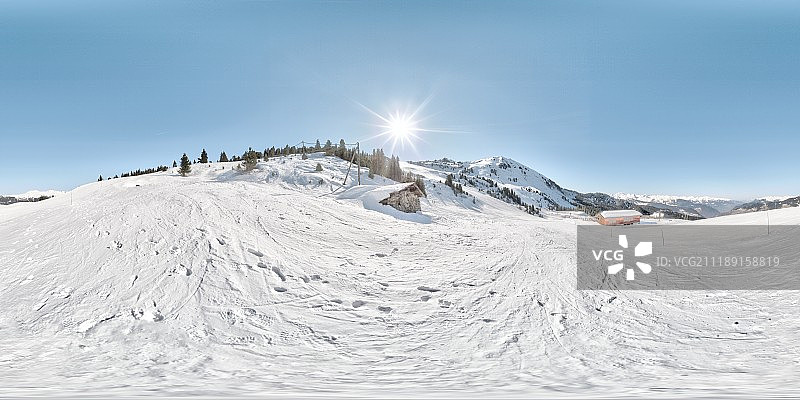 360掳 HDRI showing a snow covered mountainside in France图片素材