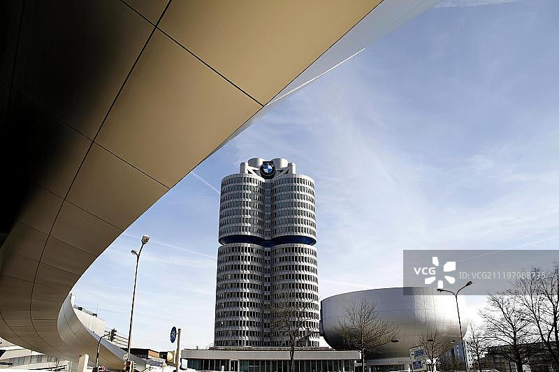 宝马总部，宝马大厦从宝马世界综合大楼，慕尼黑，上巴伐利亚，德国，欧洲图片素材