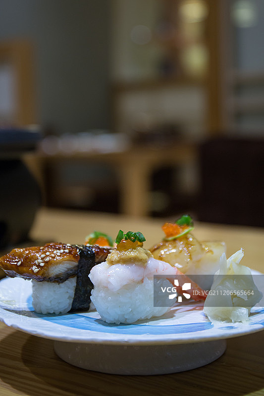 日本料理手握寿司图片素材