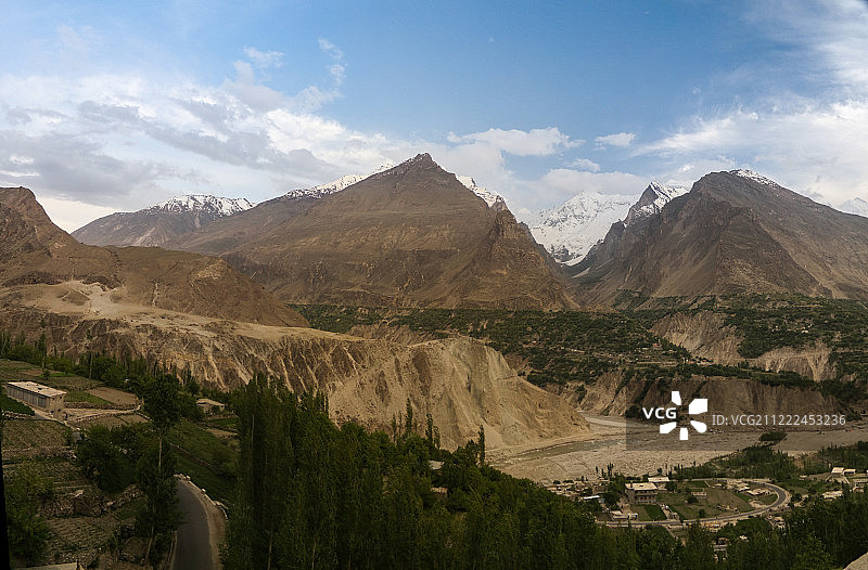 巴基斯坦吉尔吉特-巴尔蒂斯坦Karimabad和罕萨山谷全景图图片素材
