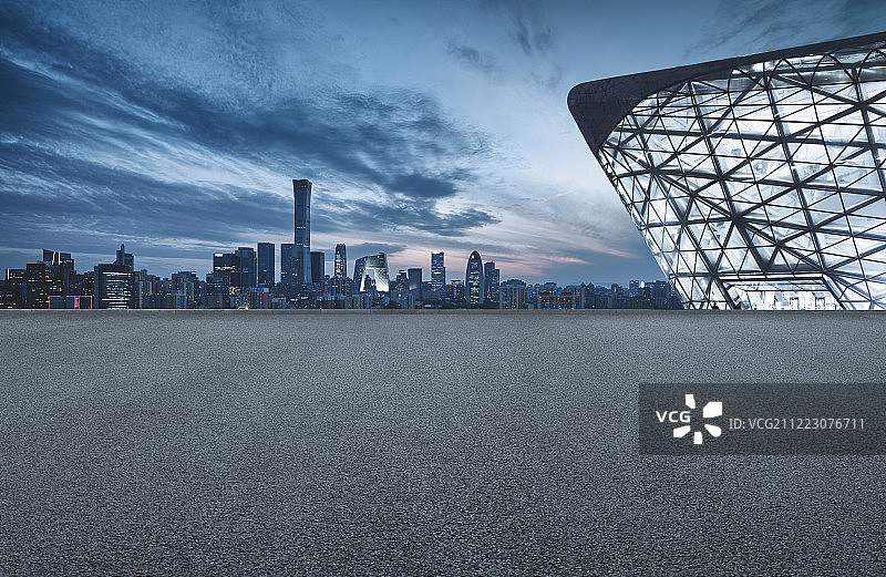 北京CBD地标摩天大楼和地面道路图片素材