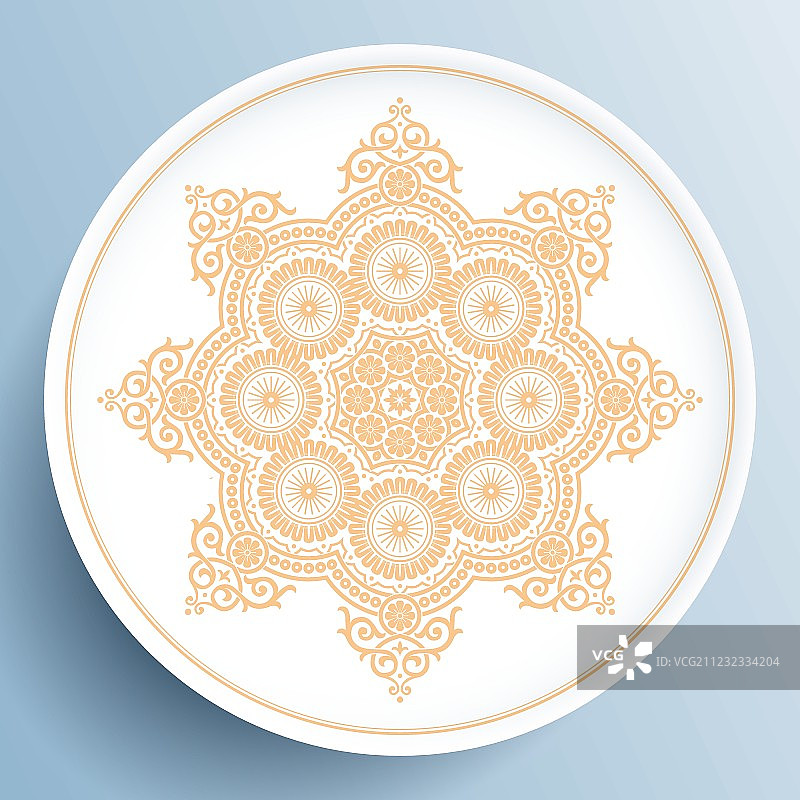 镶有金色花卉装饰的白色盘子图片素材