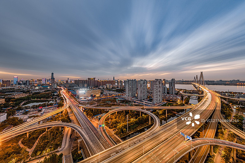 武汉长江大桥交通枢纽金融建设图片素材