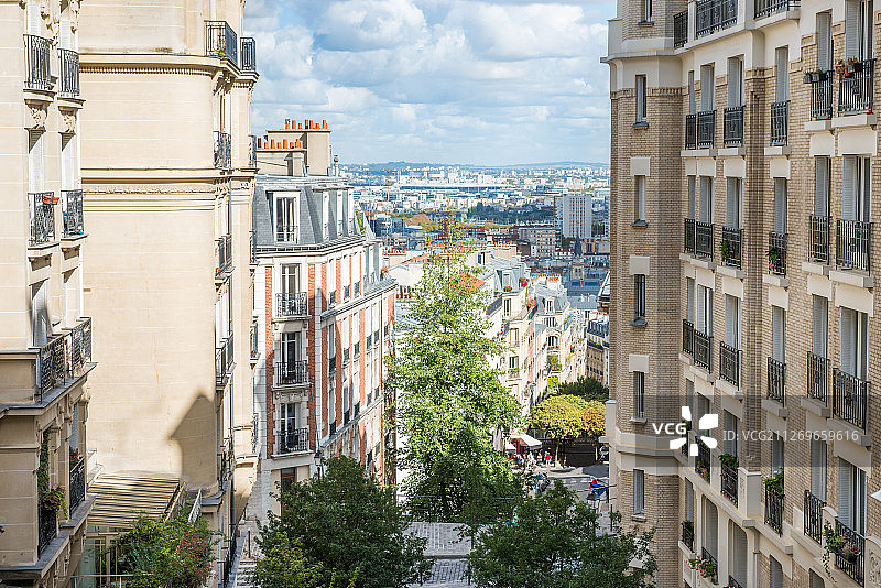 法国巴黎蒙马特市的住宅公寓图片素材