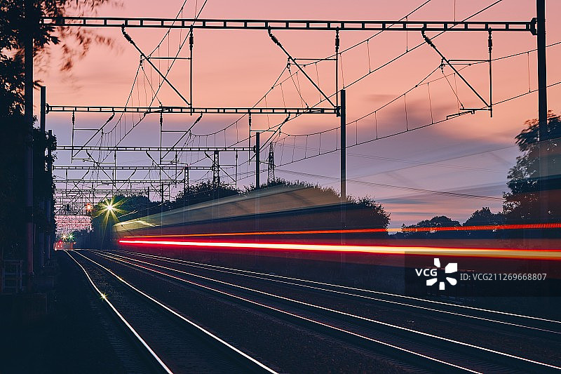 黎明时分的铁路景色图片素材