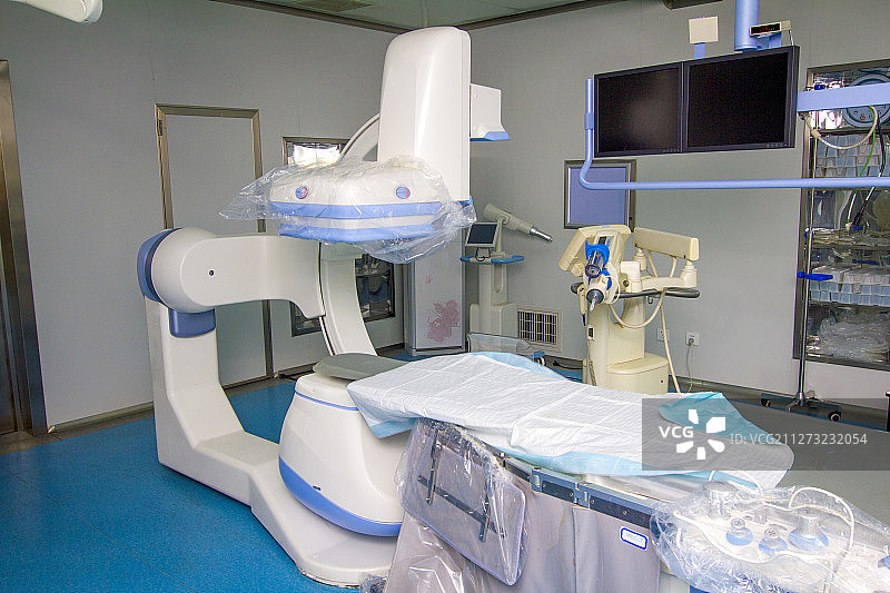 医院麻醉科大型C型臂血管造影仪图片素材