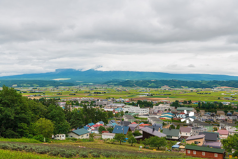 日本北海道富良野乡村田园风光高视角图片素材