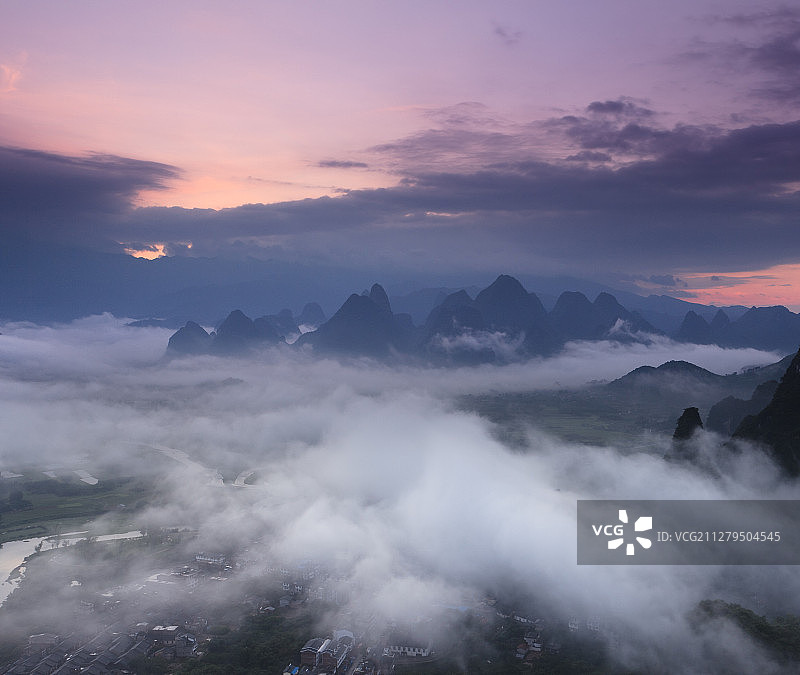 清晨中的桂林美景图片素材
