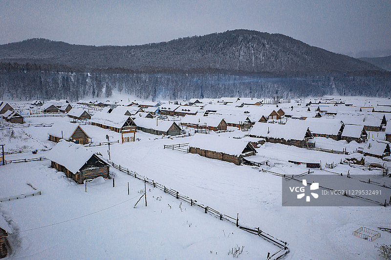 冬季航拍新疆禾木村的雪景图片素材