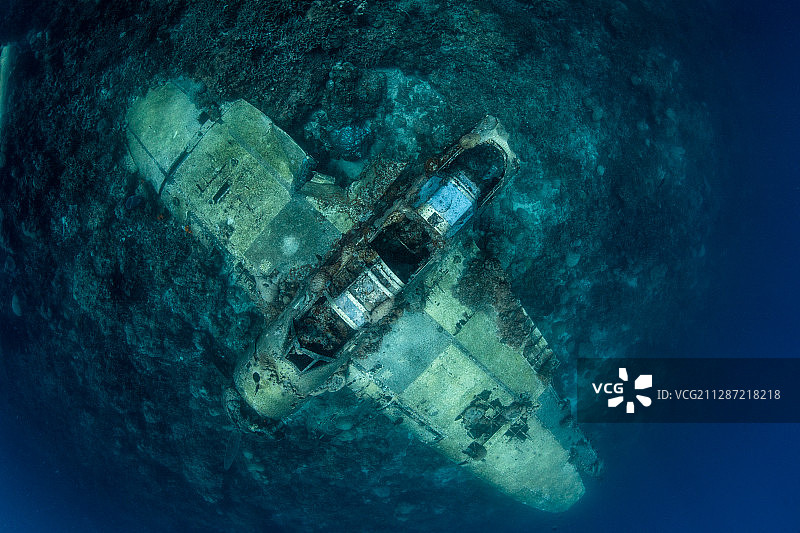 水下沉没的侦察机图片素材