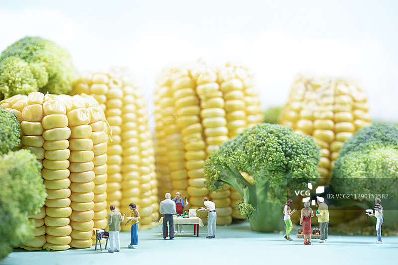 玉米主题公园里的聚会活动图片素材