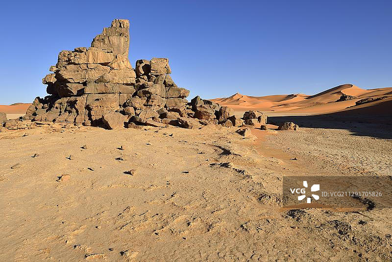 In Tehak的沙丘，Tassili n'Ajjer国家公园，联合国教科文组织世界遗产，塔德拉特地区，撒哈拉沙漠，阿尔及利亚，非洲图片素材