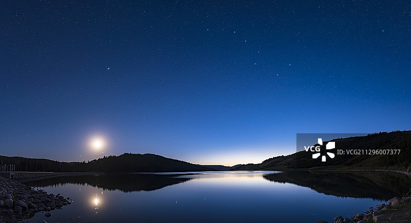 加拿大艾伯塔省里索尔湖的暮光图片素材