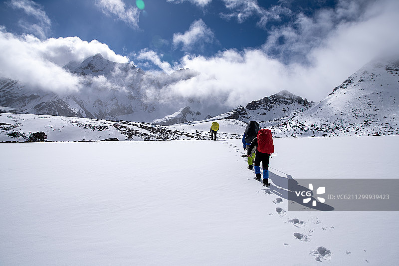 西藏库拉岗日雪山图片素材