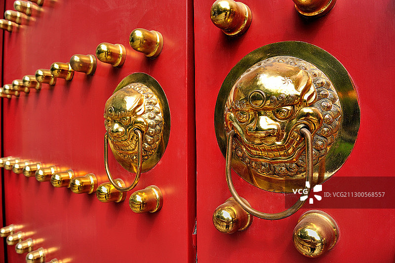 北京故宫里宫门上的门铛图片素材