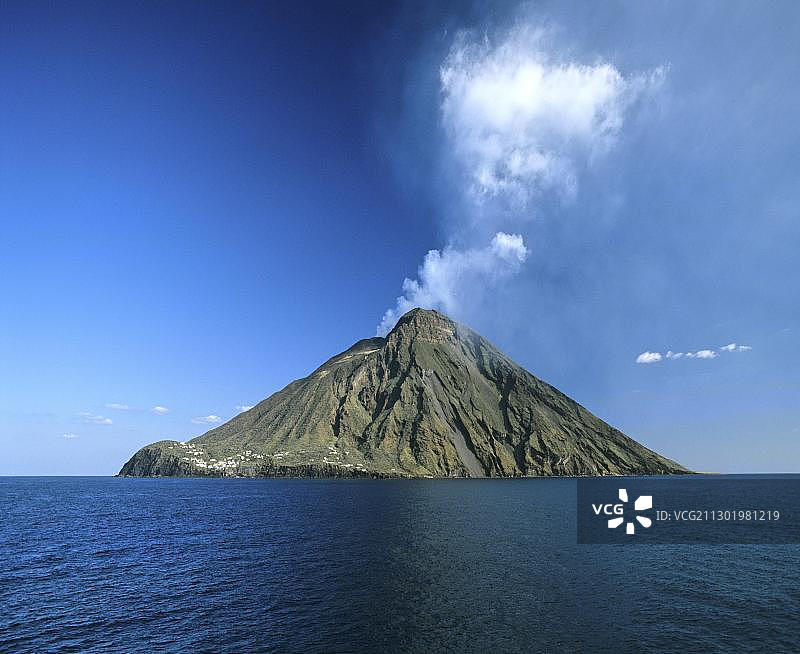 斯特龙博利岛，火山，喷发，火山灰云，风群岛，西西里岛，意大利，欧洲图片素材