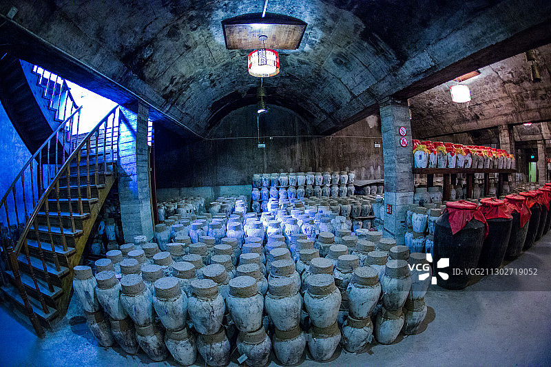 老酒，青岛即墨老酒闻名天下！这片是即墨老酒厂里的地窖。图片素材