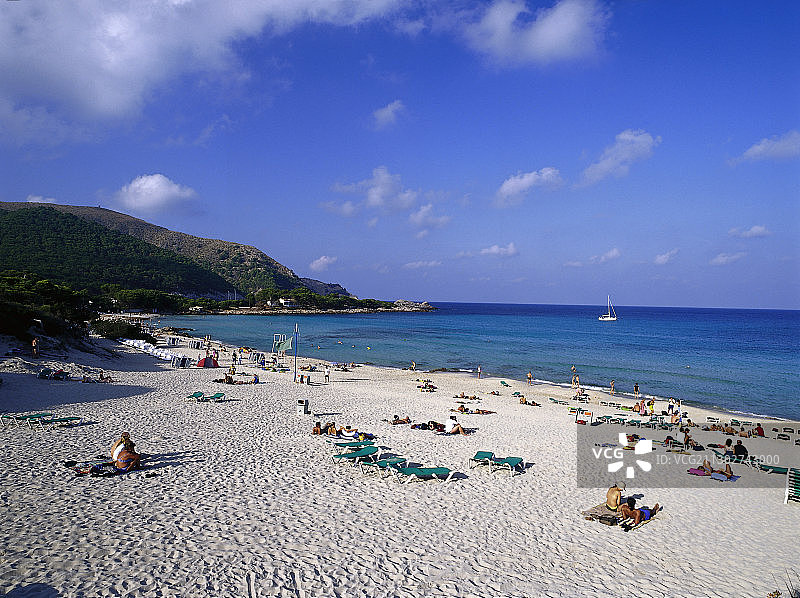 海滩生活在卡拉Guyá，卡拉阿格利亚，卡拉拉加达，马略卡岛，西班牙图片素材