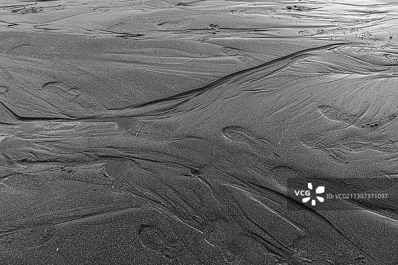 海滩上的抽象沙粒图案图片素材