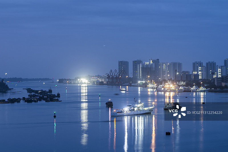 夜色中的海南文昌清澜渔港图片素材
