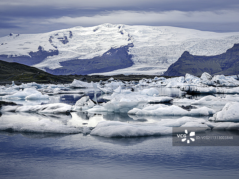 冰川的尽头，杰古沙龙冰河湖，冰岛冰川图片素材