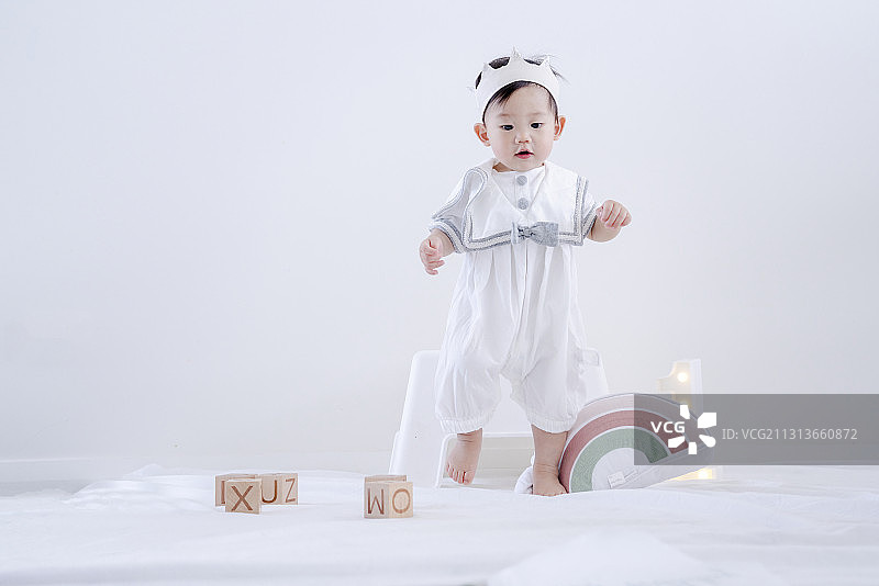 一周岁小寿星的快乐时刻图片素材