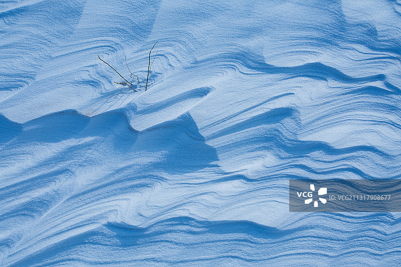 北方寒风吹后的雪地纹理图片素材