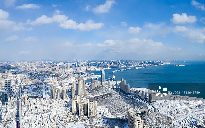 雪后的海滨城市图片素材