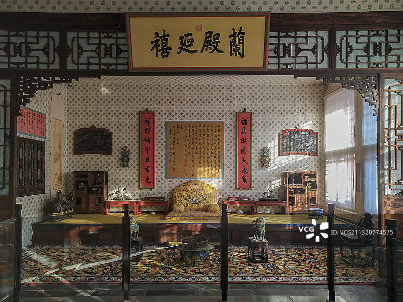 北京紫禁城故宫的寿康宫室内陈列文物图片素材