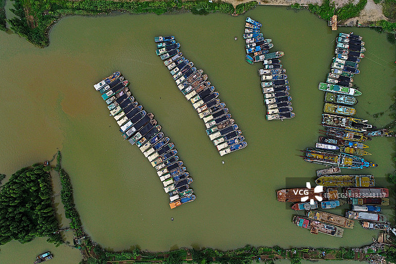 台风前的避风港图片素材