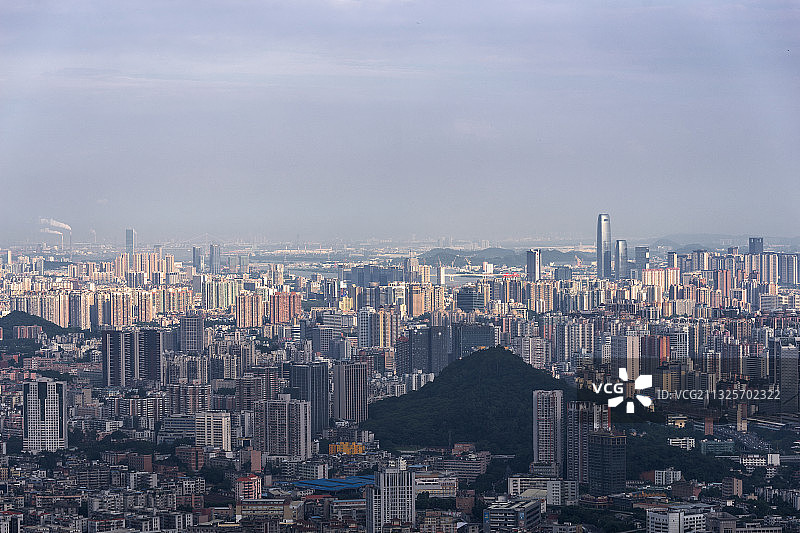 中国广州白云山远眺城市建筑天际线图片素材