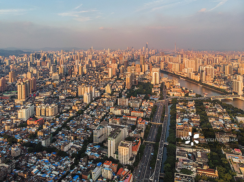 广州珠江两岸荔湾白鹅潭CBD城市天际线图片素材