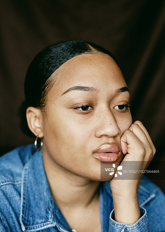 年轻黑人妇女肖像，达亨比尼尔，密尔沃基，美国，美国图片素材