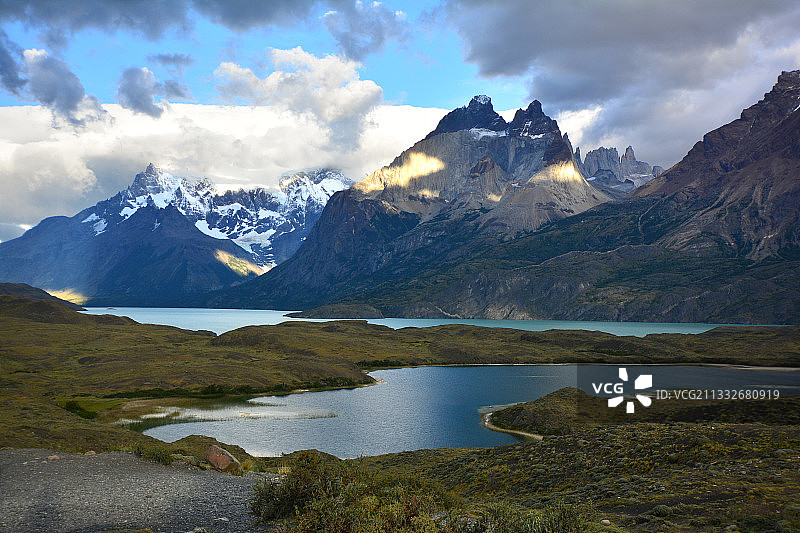 风景优美的湖泊和山脉对天空，智利图片素材