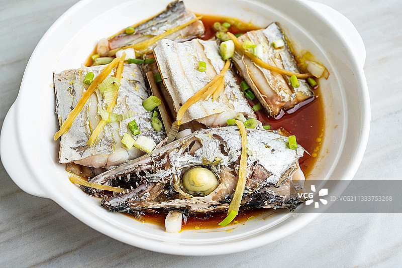 一碟中国家常菜清蒸带鱼图片素材