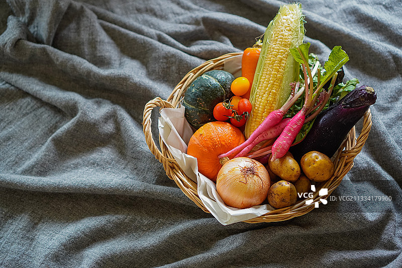 篮子里的新鲜蔬菜图片素材