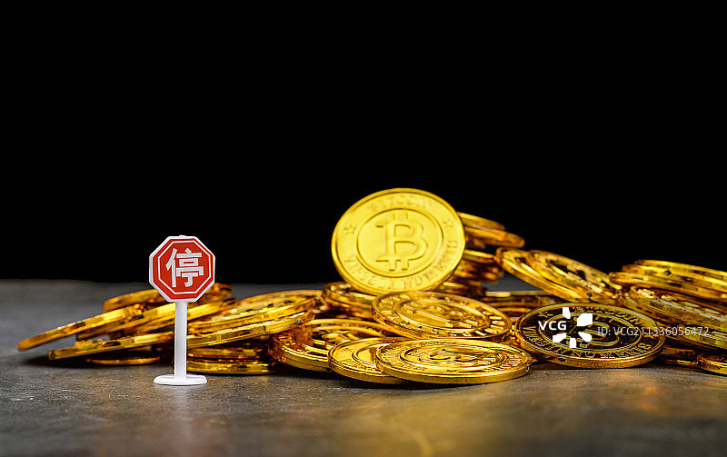 禁止虚拟货币交易 黄金比特币货币加密货币图片素材